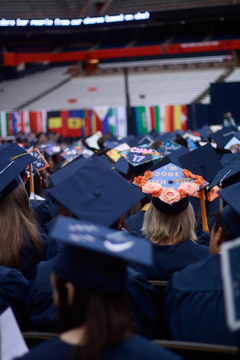 Many students decorated their caps with flowers. 