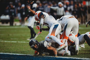 While Syracuse's defense tried its best to stop Notre Dame and held the Irish to three field goals, ND reached the end zone four times. 