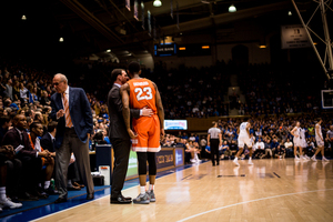 Gerry McNamara talks to Syracuse point guard Frank Howard on the sidelines.