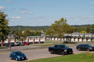 Requiring sophomores to live on campus forces some to South Campus, an inconvenient and isolated location at SU.
