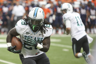 Rob Kelley takes a handoff from Tulane quarterback Nick Montana. The fullback broke a 45-yard touchdown run against Syracuse.