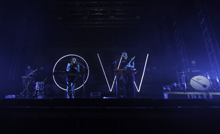 British duo Oh Wonder energized the crowd with its synth-pop sound right before The 1975 came onstage.